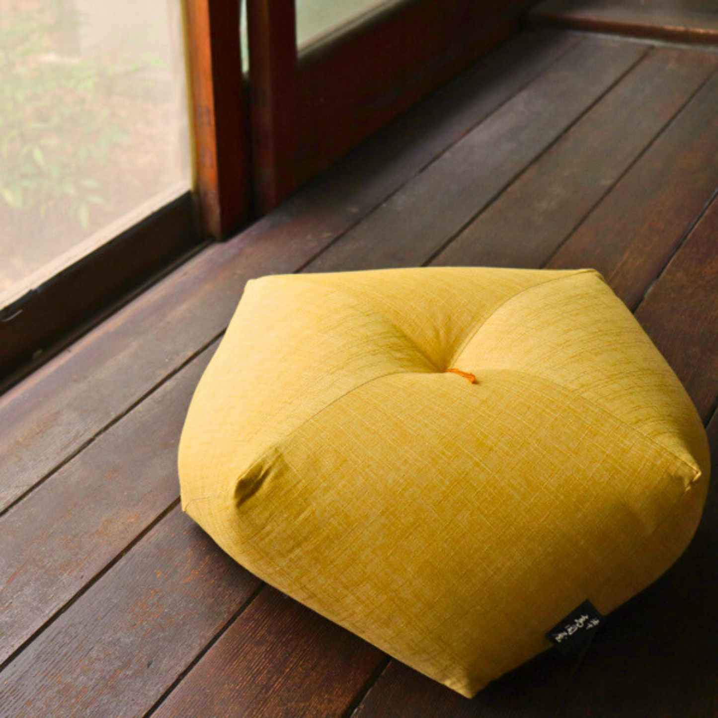 おじゃみ座布団 | 傘寿・米寿祝い (黄色) 床でくつろがれるのが好きな方はお座布団として