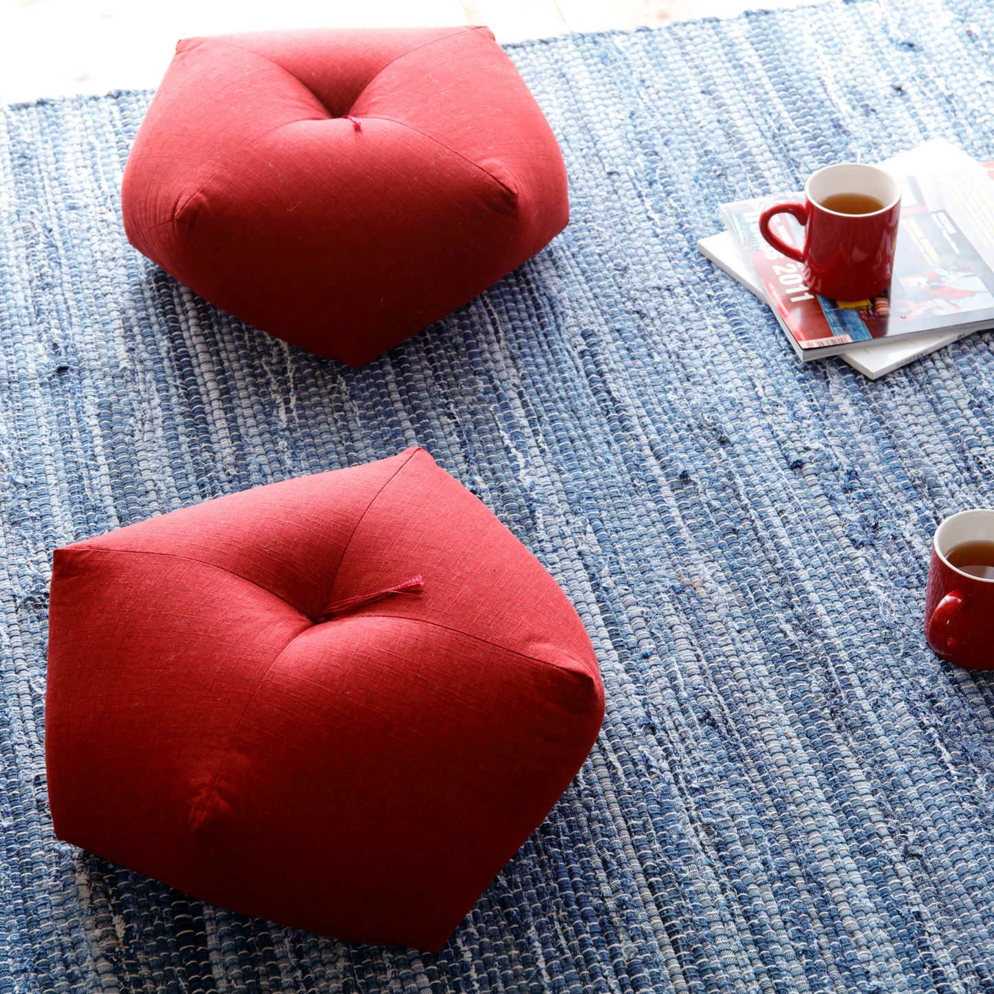 色は34.京鹿子のみでお仕立ていたします。おじゃみは床で楽に座るをかなえてくれるお座布団です。