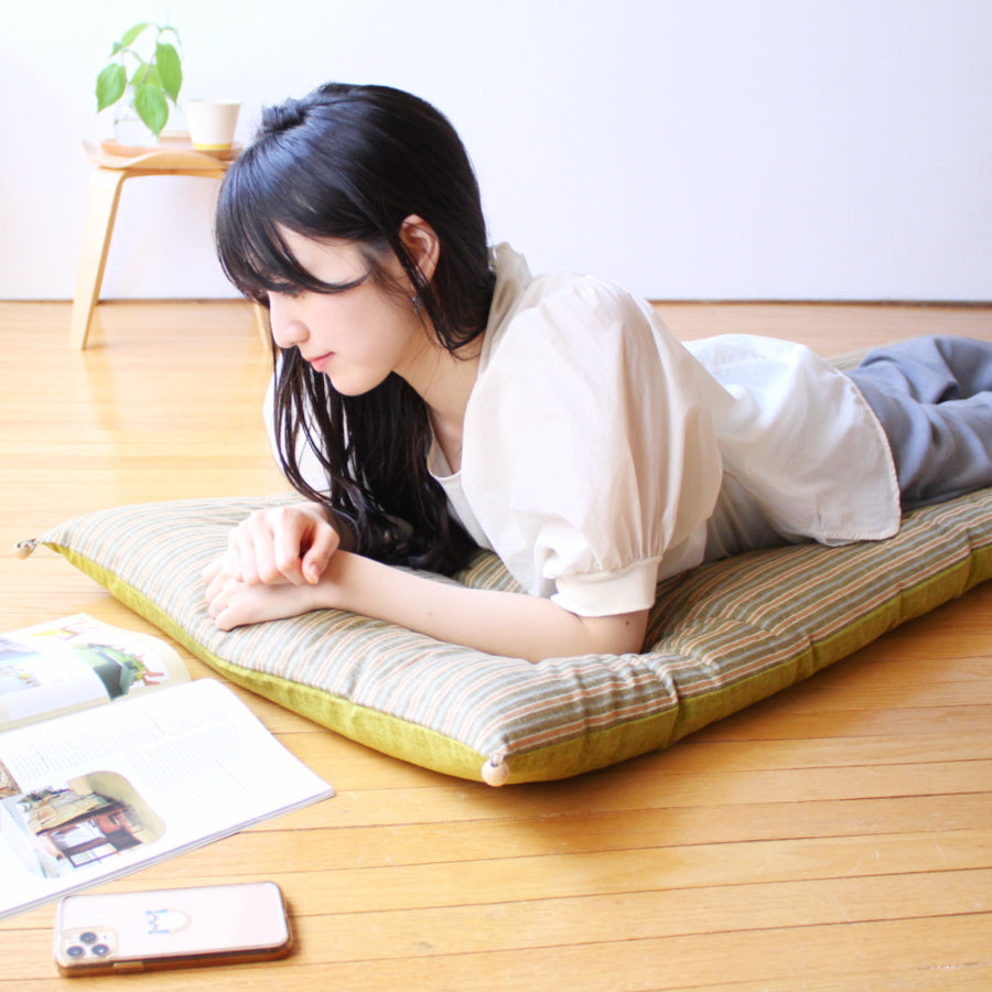 ごろ寝敷きふとん | 綿生地 うつ伏せ姿勢も楽ちんです。リバーシブルデザイン|縞みどりx萌黄