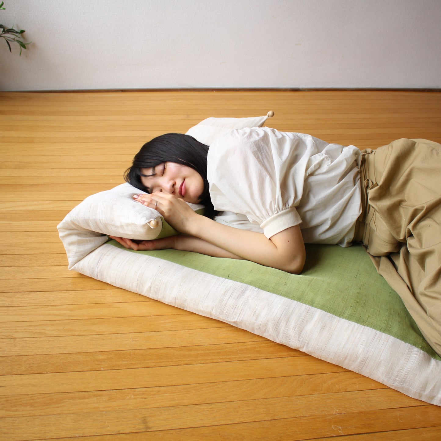 ごろ寝敷きふとん | 麻生地 すこし折って、枕にしても気持ちいい