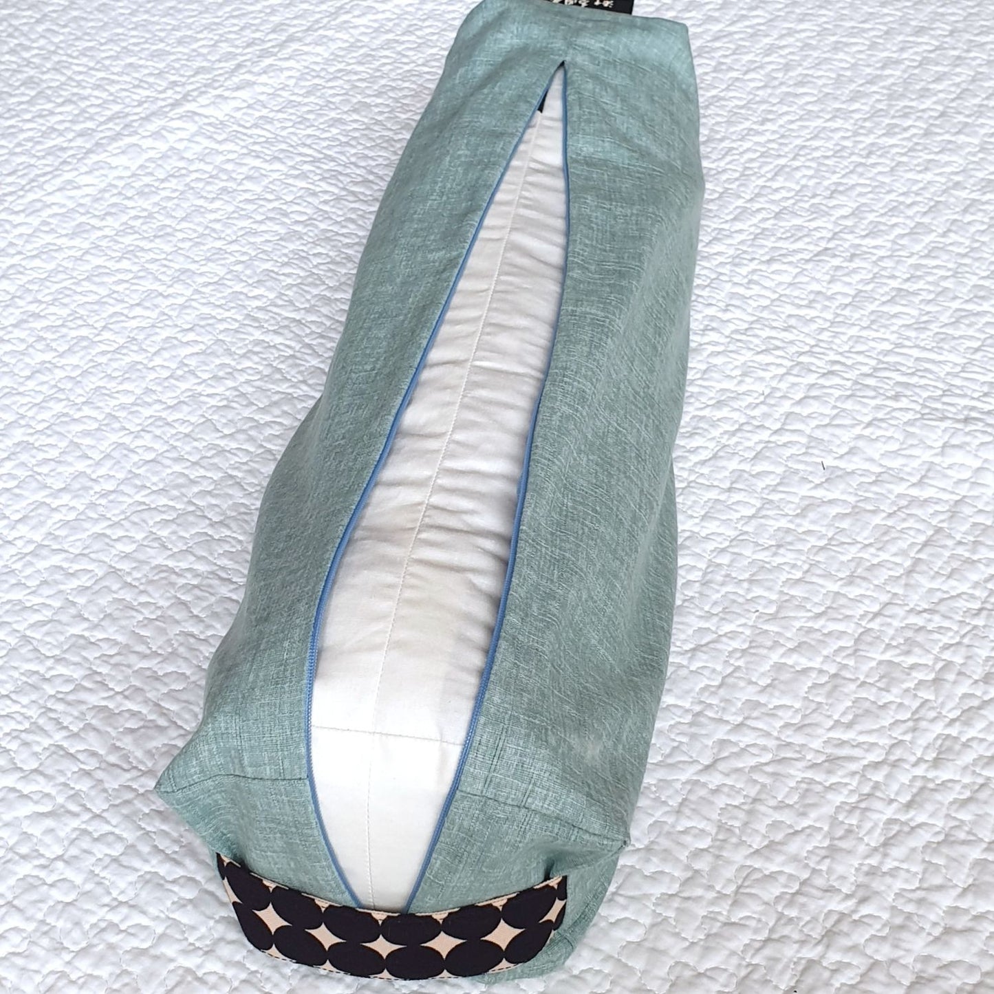 コロロング カバータイプ。L字に開くファスナーで、出し入れも簡単です。|マーブルブラックx砧青磁