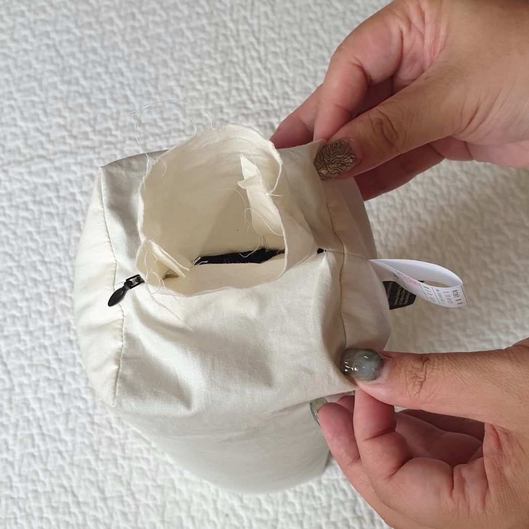 コロロング ファスナーを開けて、詰めもの量の調整が出来ます。