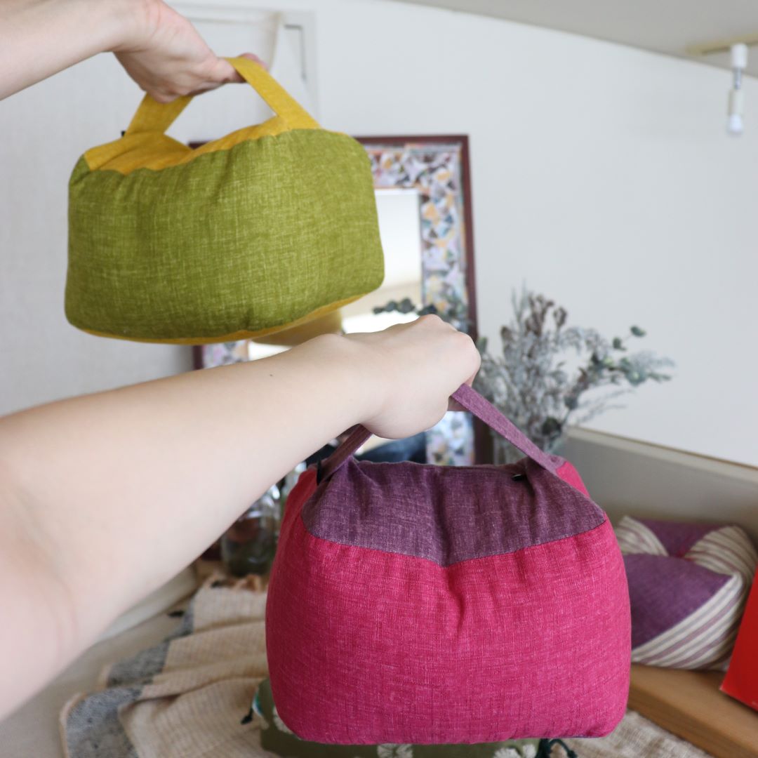 上:【持ち手】41.菜の花【本体】42.萌黄 下:【持ち手】23.藤紫【本体】40.躑躅色