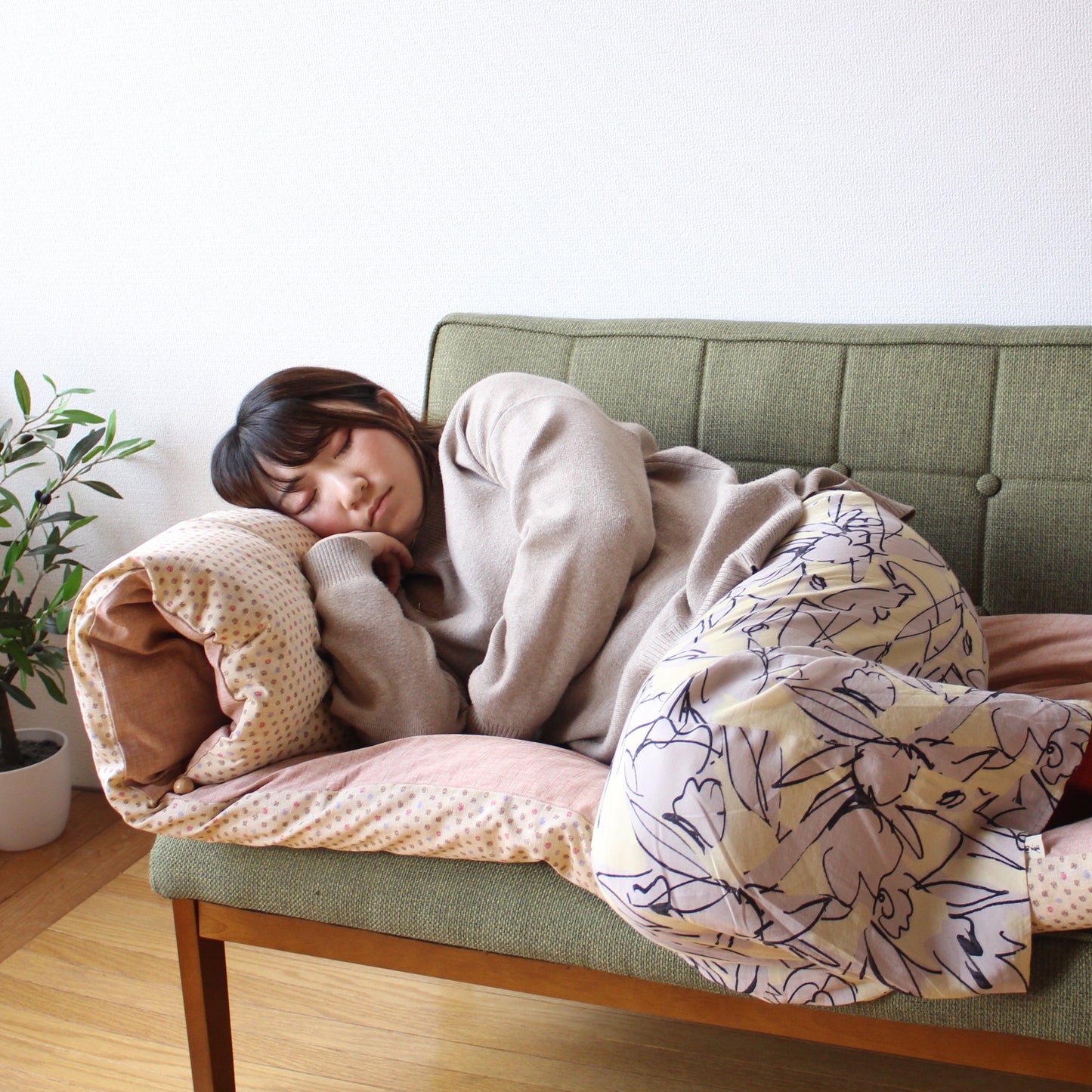ごろ寝敷きふとん | 綿生地 ソファで使ってもしあわせです。リバーシブルデザイン|三色あられx里桜