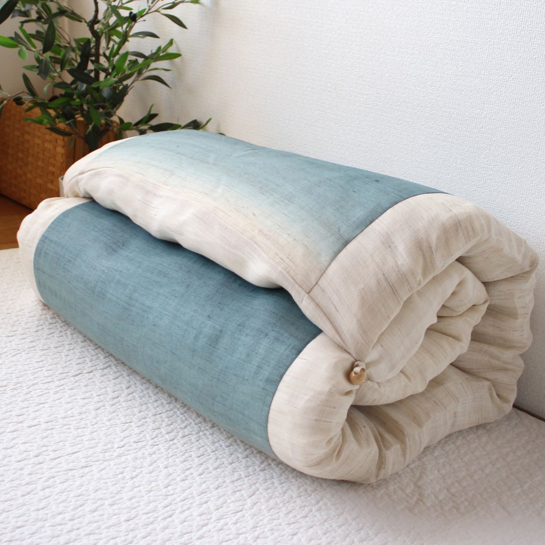 ごろ寝敷きふとん | 引き染め(麻生地) くるんとまとめてコンパクトに