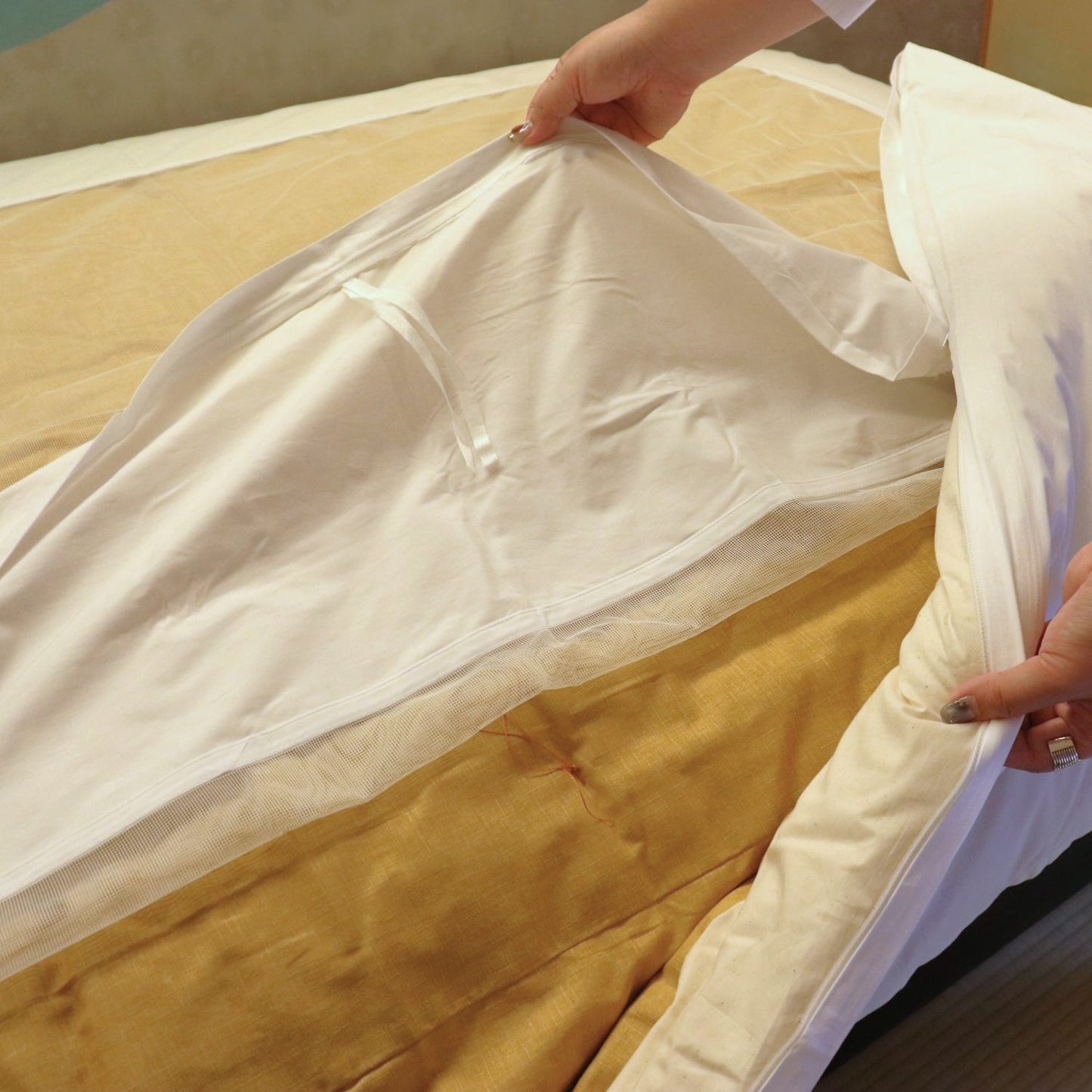 掛け布団カバー | 白・綿生地 横側にファスナーがあり、出し入れも簡単です。