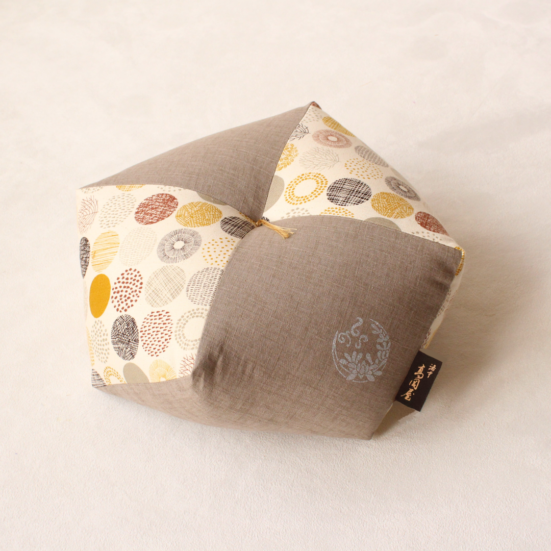 おじゃみキッズ(学と習)| 綿生地 習|おはじき・イエローx亜麻色、花個紋:シルバー