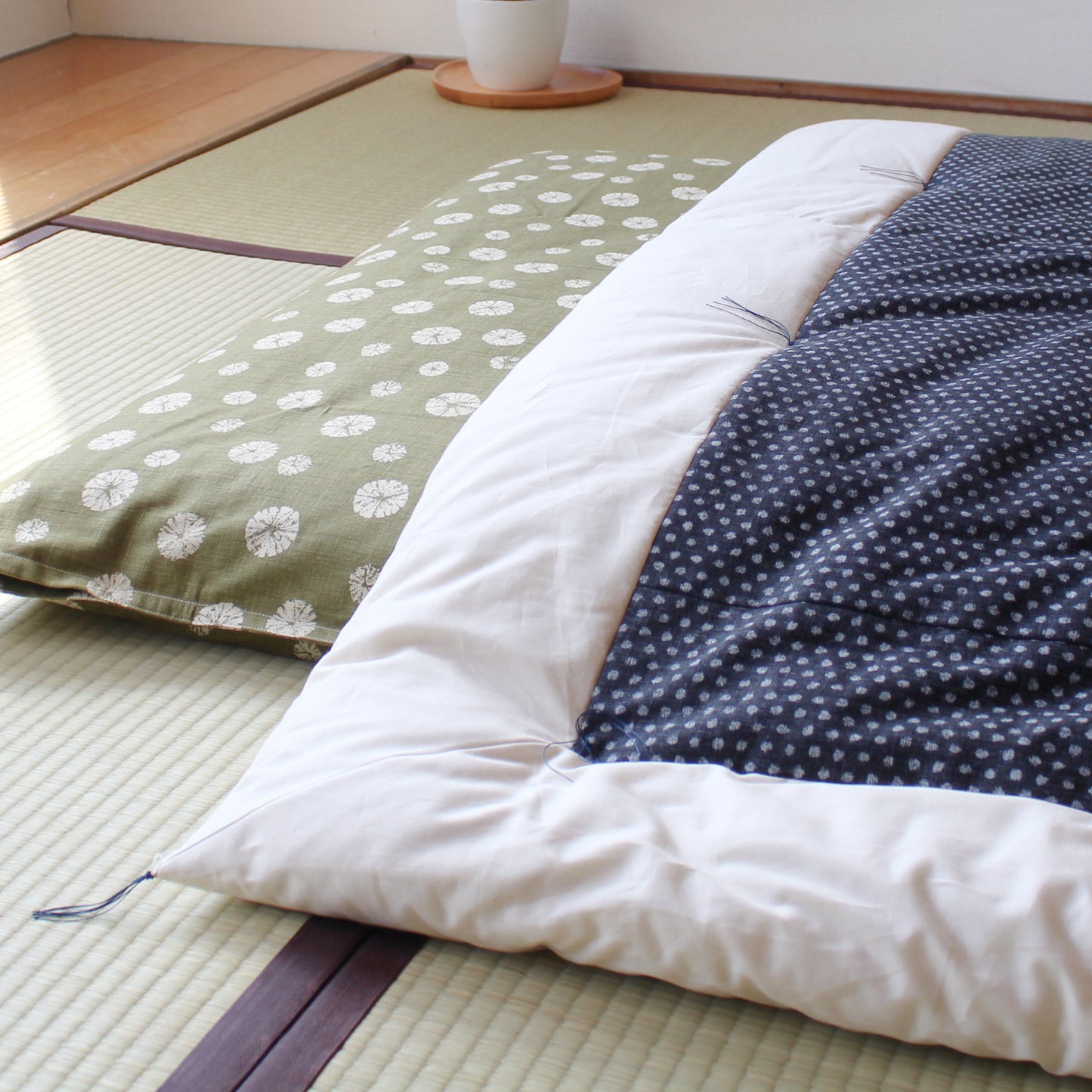 和綴じ掛け布団 あられ黒|敷き布団カバー:絞りグリーン