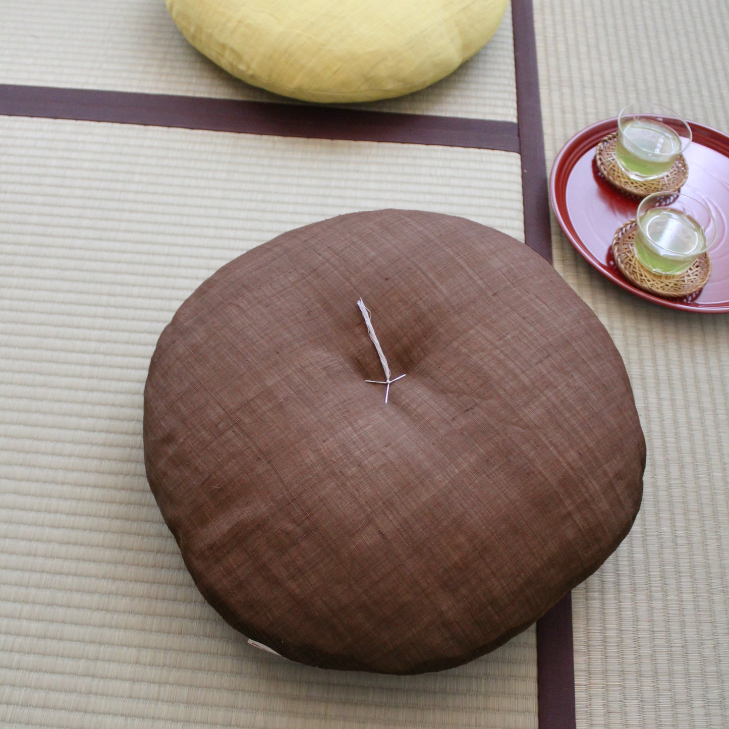 手前:銹絵 / 奥:橘