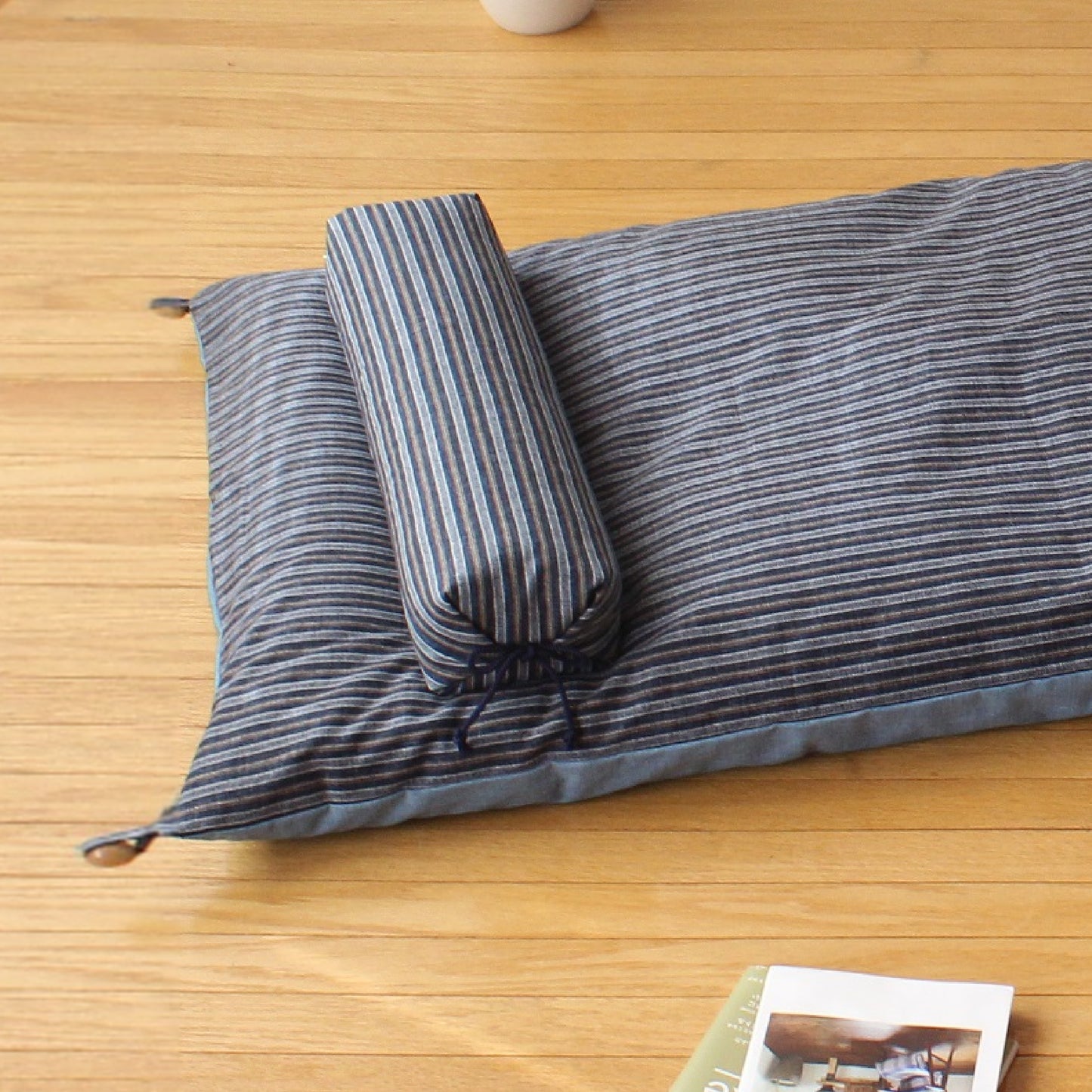 なが枕 | 綿生地 縞あお|ごろ寝敷き布団(縞あお/25.勿忘草)と。