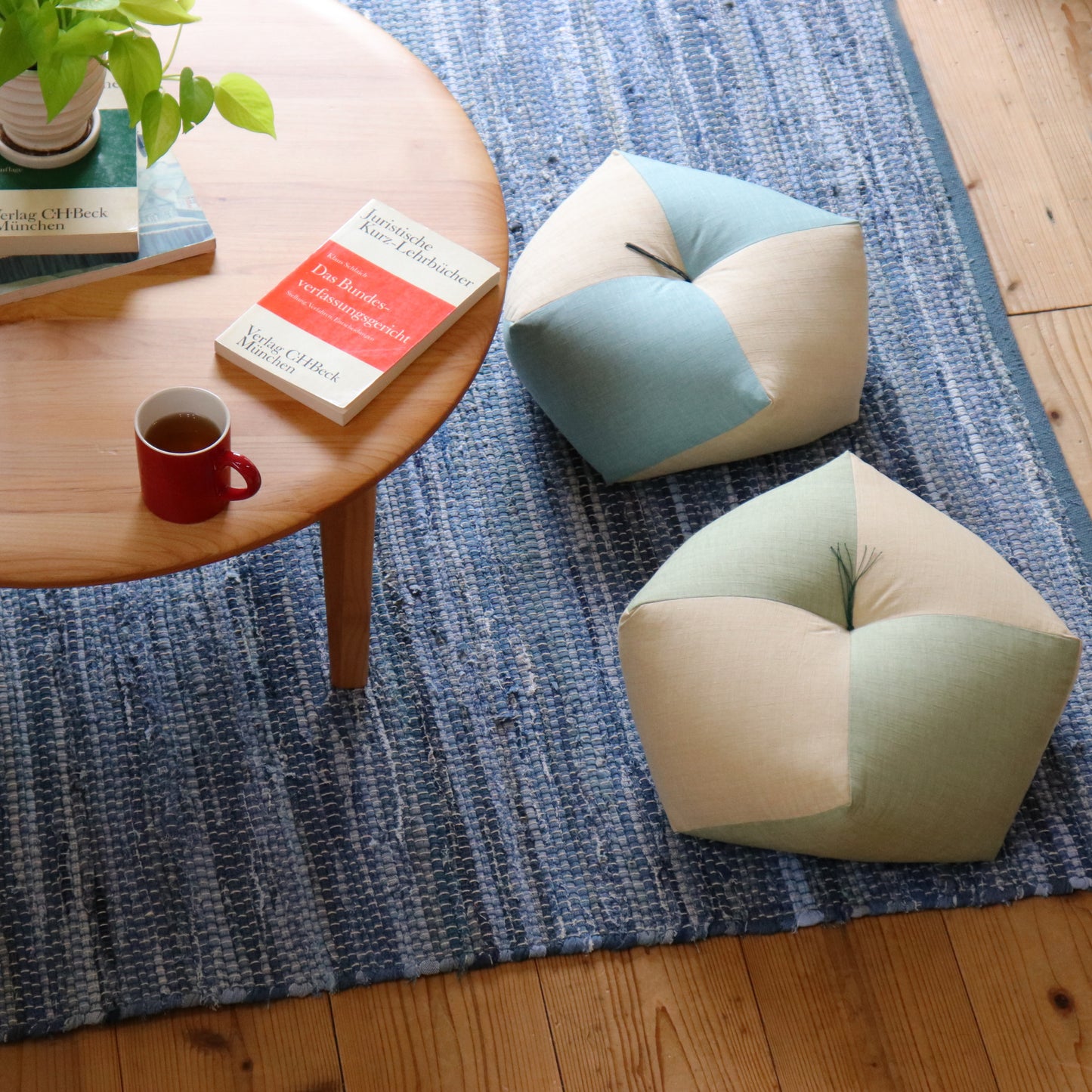 おじゃみ座布団 | 綿生地(S~Lサイズ) 上: 砧青磁×鳥の子 / 下: 裏葉色×鳥の子