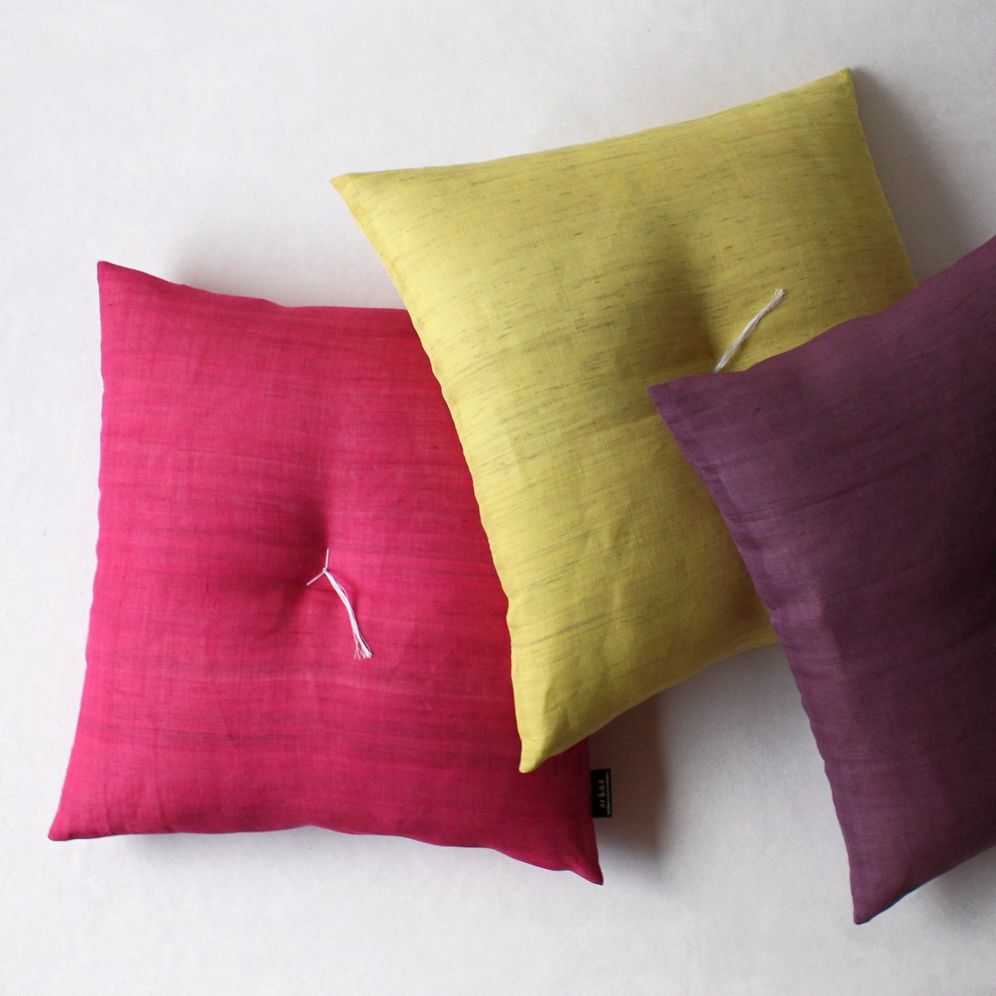 京座布団 | 麻生地 左から:躑躅色 / 橘 / 藤紫