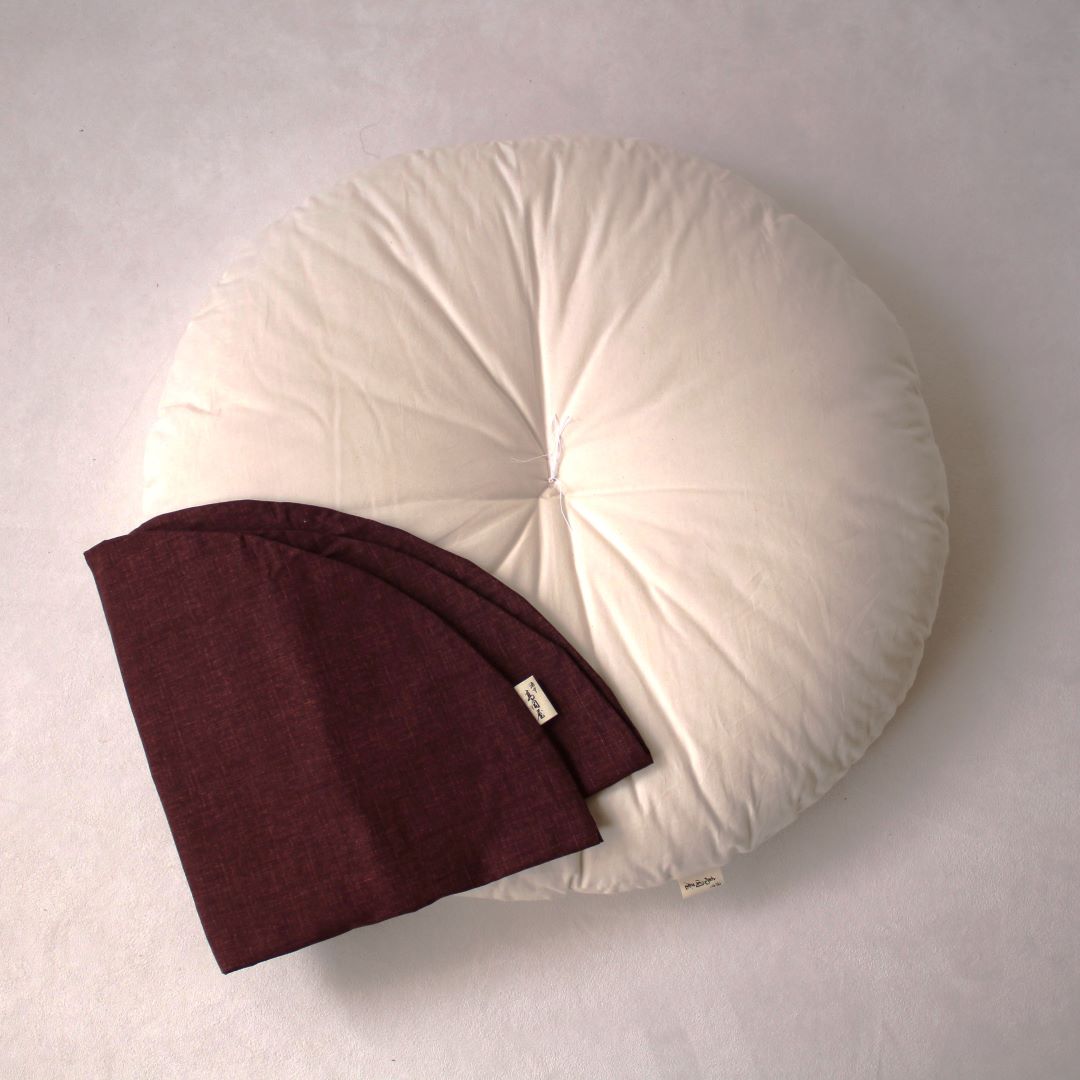 中身の座布団(ヌード座布団)とカバーのセットです