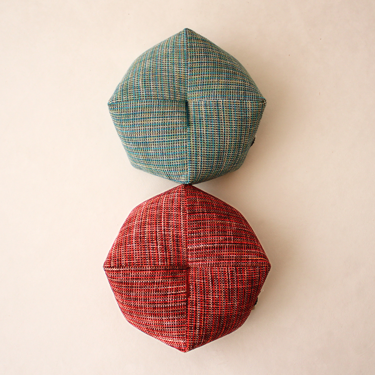 上:チェックブルー、下:チェックレッド