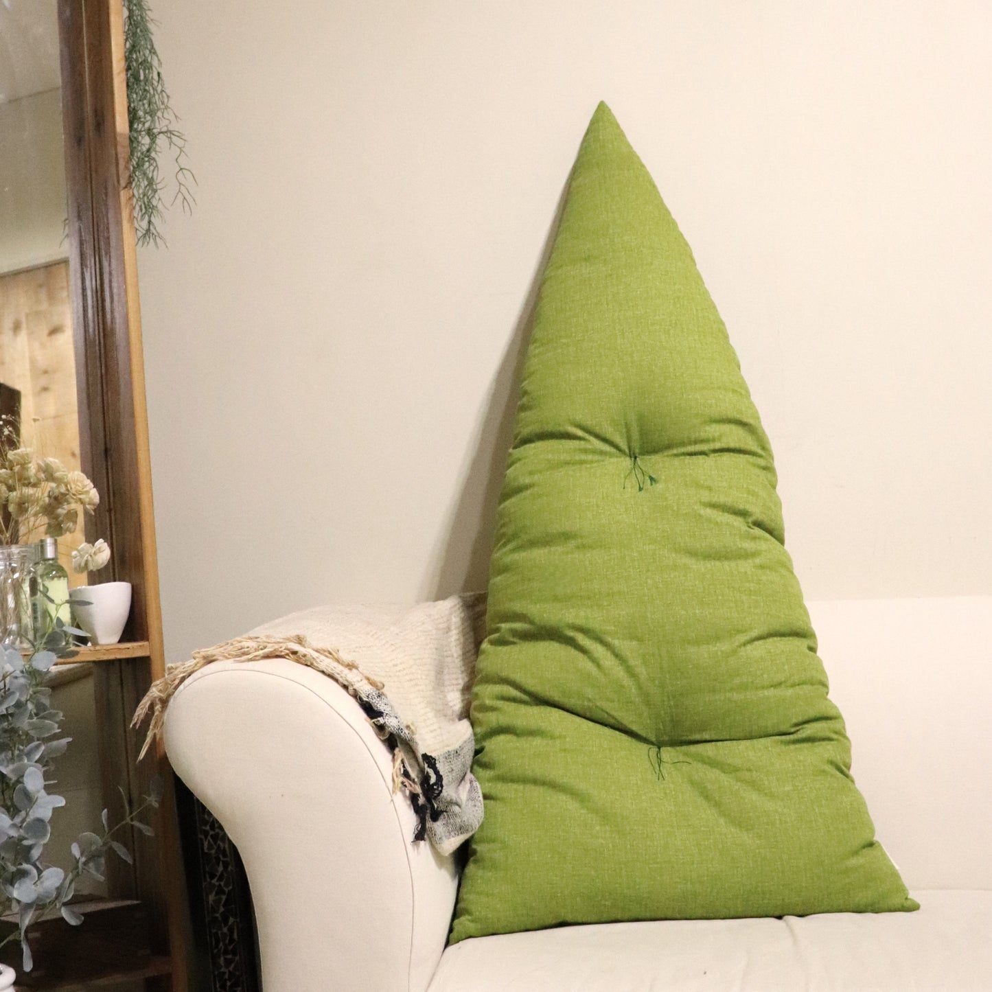 三角座ぶとん | 綿生地 わた直入れタイプ・ロング|中央2か所に房が付きます。