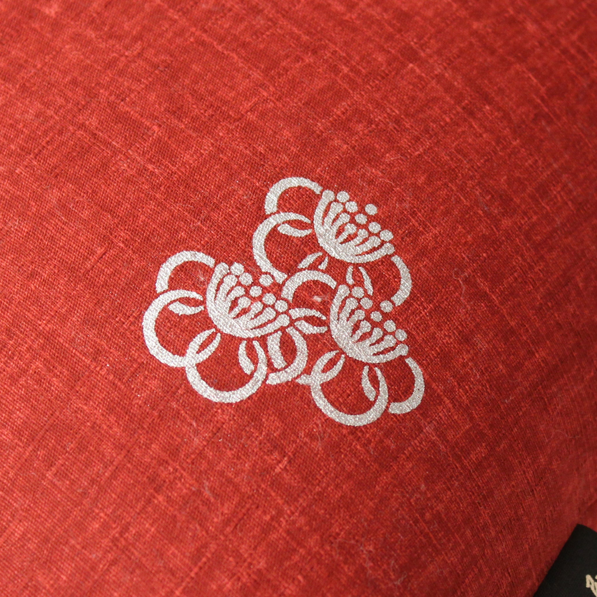 Club藤★小紋 新古品 相良手刺繍 花びら紋様 召織 小紋 御仕立上(3319 オプション：花個紋 – 洛中高岡屋公式オンラインショップ
