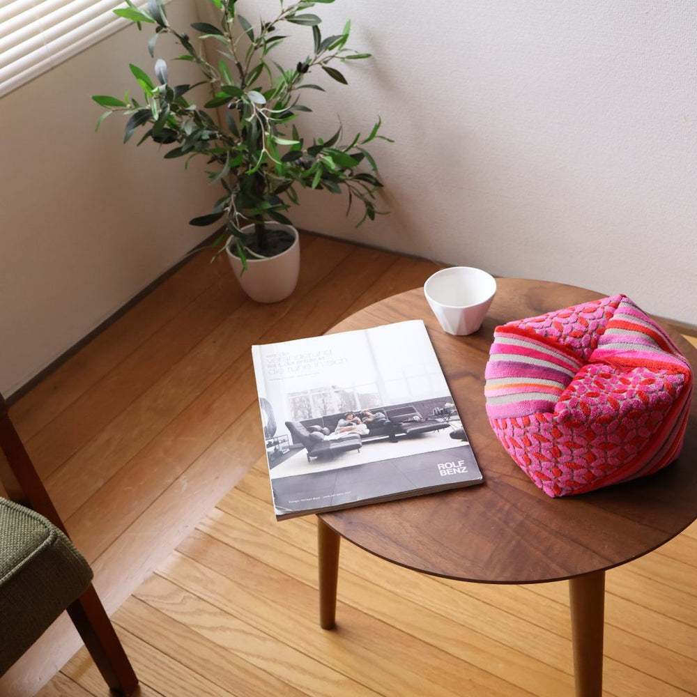 
                      
                        机に置いて、ちょっとうたた寝
                      
                    