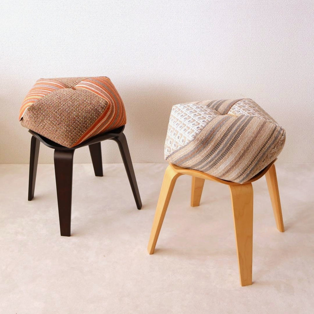 
                      
                        おじゃみスツールと合わせても。
                      
                    