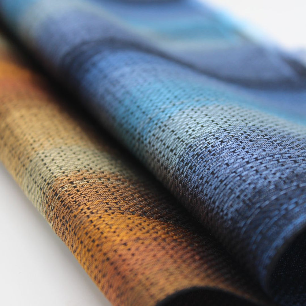 
                      
                        上から、段ぼかし 藍（あい）・橙（だいだい）
                      
                    